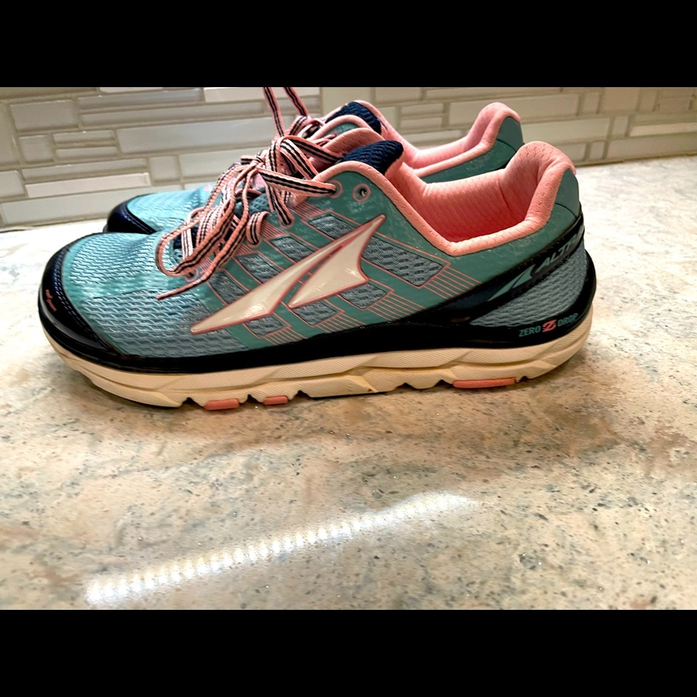 Altra tennis womens shoes size 8.5